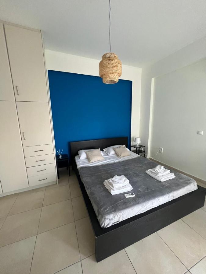 Blue And White Apartamento Schinias Exterior foto