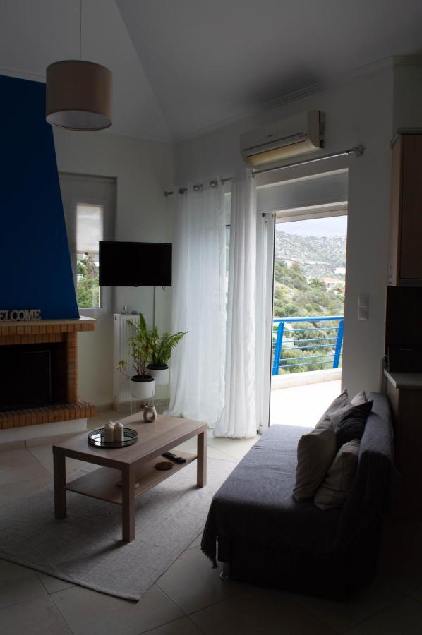 Blue And White Apartamento Schinias Exterior foto