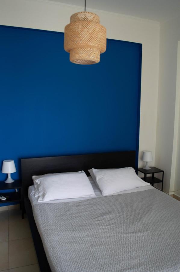 Blue And White Apartamento Schinias Exterior foto