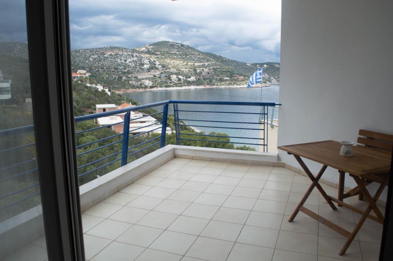 Blue And White Apartamento Schinias Exterior foto